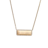 GRAVURE COLLIER CAPTIVANTE