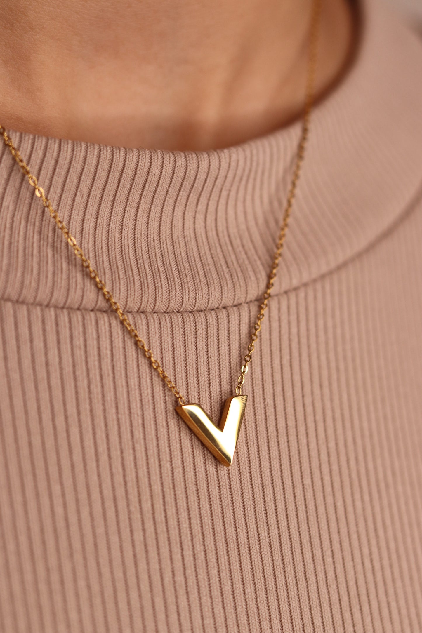 COLLIER VICTORIA